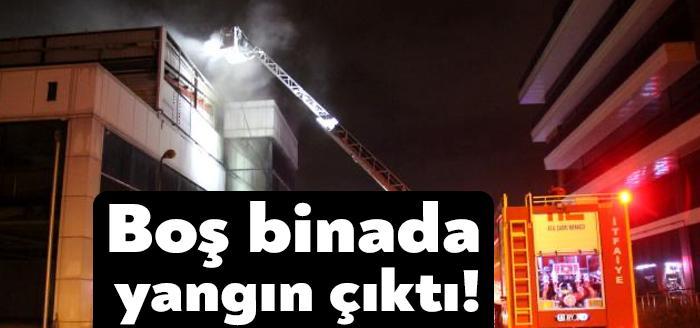 Kocaeli'nin İzmit ilçesinde kullanılmayan iş yerinde çıkan yangın, paniğe sebep