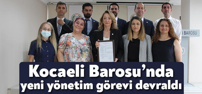 Kocaeli Barosu’nda eski yönetim kurulu üyeleri yeni yönetime görevi devretti.