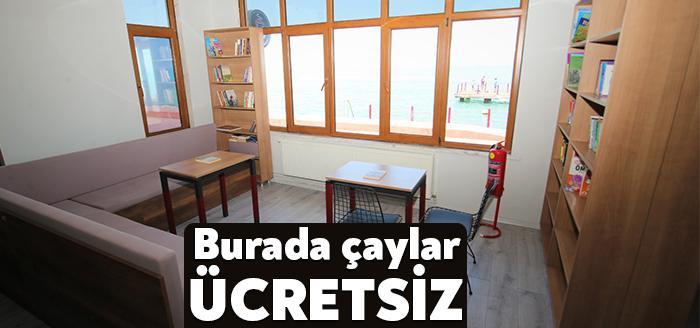 Karamürsel Millet Kıraathanesinde çaylar Belediye tarafından ücretsiz ikram edilmeye başladı.