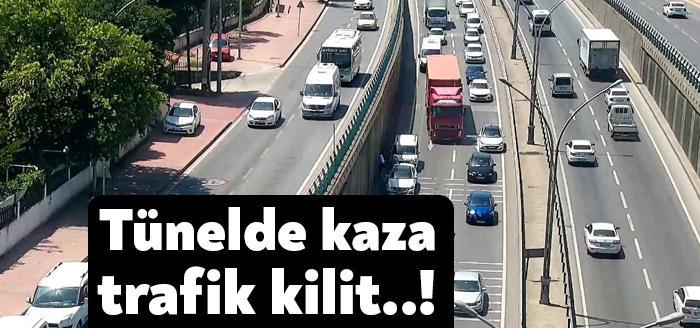 İzmit SEKA Tüneli’nde az önce bir trafik kazası meydana geldi.