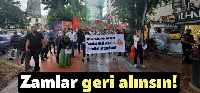 Emek Partisi Kocaeli İl Örgütünün İzmit Belediye İş Hanı önünde