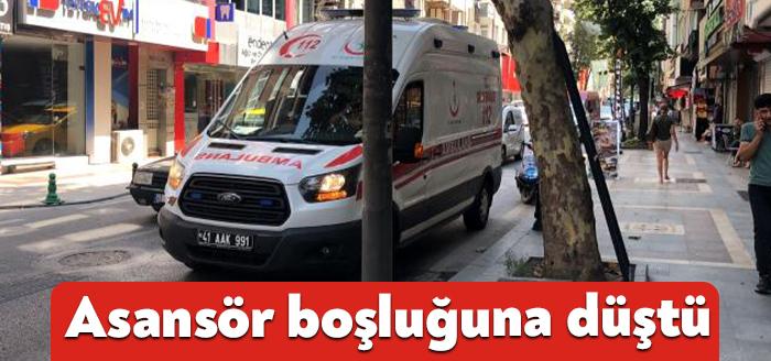 Kocaeli'nin İzmit ilçesinde asansör boşluğuna düşen vatandaş, yaralandı.
