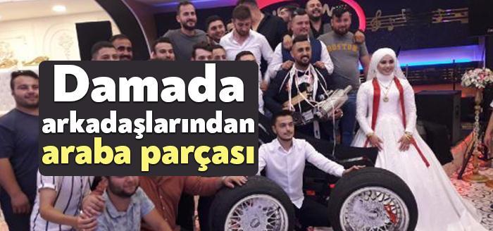 KOCAELİ'nin Darıca ilçesinde modifiye otomobil tutkunu Emre İlhan'a, düğününde arkadaşları