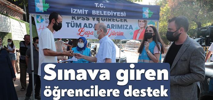 İzmit Belediyesi, kamu personeli seçme sınavına giren vatandaşları yalnız bırakmadı.