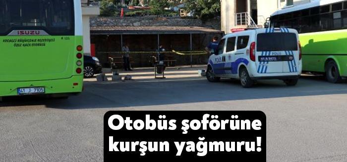 Kocaeli'nin Körfez ilçesinde ilk iş gününde bahçede oturan halk otobüsü