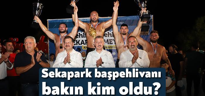 Final müsabakasında Gölcüklü başpehlivan Yıldıray Akın’la mücadele eden Ali Gürbüz,