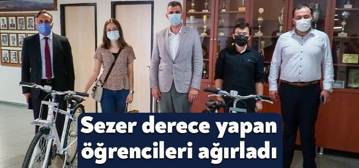 Yüksel Öğrenim Kurumları Sınavı'nda (YKS) ilk bine girerek Türkiye derecesi