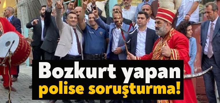 MHP Dilovası İlçe Başkanlığı önünde düzenlenen törende bozkurt işareti yapan