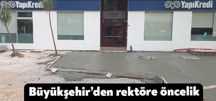 Kocaeli Büyükşehir Belediyesi kaldırım çalışmalarında esnafı atladı, Hülagü’nün evinin önüne