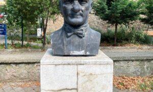 KOU yerleskesinde Ulu Onder Ataturk bakin ne hale geldi
