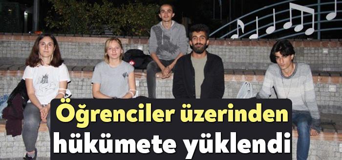 Üniversite öğrencilerinin yurt ve ev kiralarını protesto ettiği eylemlere İYİ