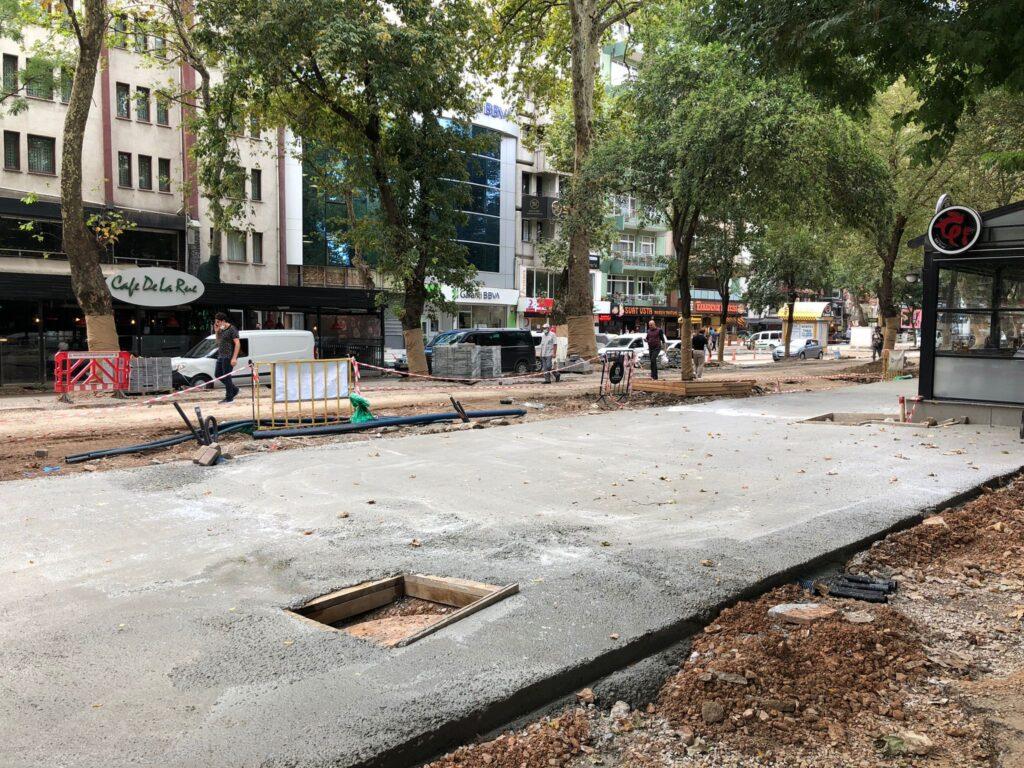 Yeni Yuruyus Yolu icin Hurriyet Caddesine beton dokuldu 5