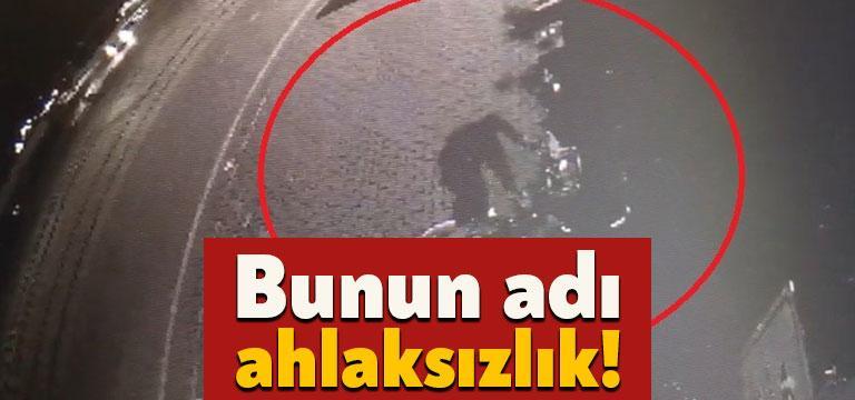Kocaeli’nin İzmit ilçesinde akıllı bisiklet istasyonundaki bisikleti gece vakti çalan