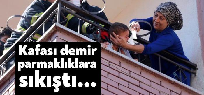 Kocaeli'nin Derince ilçesinde oyun oynadığı sırada evinin balkonundaki parmaklıklara kafası