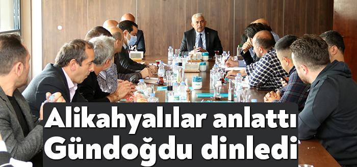 Kocaeli Haber- Kocaeli Büyükşehir Belediyesi Genel Sekreter Balamir Gündoğdu, vatandaşlarla