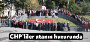 Kocaeli Haber – CHP’liler Atatürk Heykeli’ne çelenk sundu