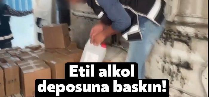 Kocaeli Haber-Gölcük’te bulunan bir depo ve depo önündeki bir araçta