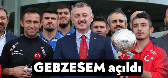 Spora ve sporcuya verdiği desteği sürdüren Büyükşehir Belediyesi, spor kenti