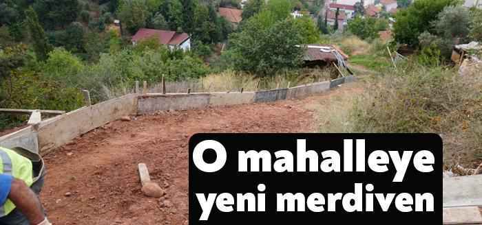 İzmit Belediyesi Fen İşleri Müdürlüğü ekipleri, vatandaşların ulaşımını kolaylaştırmak ve