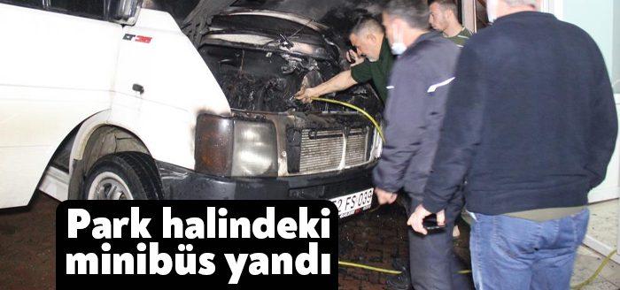 Kocaeli Haber - Kocaeli’nin İzmit ilçesinde park halindeki bir minibüsün