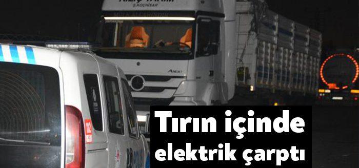 Kocaeli Haber - Kocaeli’nin Derince ilçesinde kamyon dorsesini yukarıya kaldıran