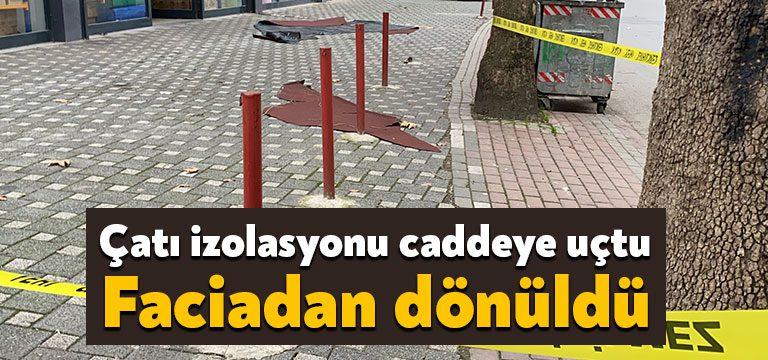 Kocaeli Haber- Kocaeli’nin Gebze ilçesinde etkili olan fırtınayla birlikte uçan