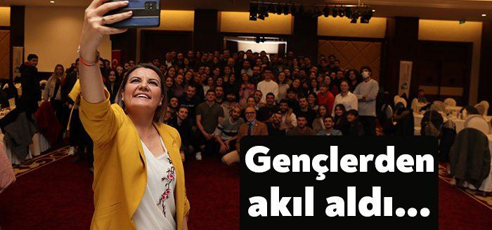 İzmit Belediye Başkanı Av. Fatma Kaplan Hürriyet Kocaeli Üniversitesi Öğrencileriyle
