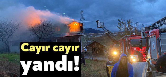 Kocaeli Haber- Başiskele Barbaros Mahallesinde bulunan bir evin çatısında çıkan