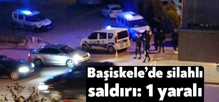 Başiskele’de bir beyaz eşya mağazası önüne araçla gelen kişi, yoldan