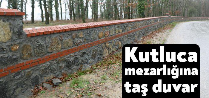 Büyükşehir, Körfez Kutluca Köyü mezarlığına taş duvar inşa etti.