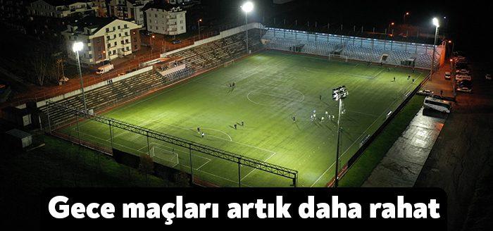 Kocaeli Büyükşehir Belediyesi, spor tesislerinin aydınlatma sistemini LED projektörlerle yeniledi.