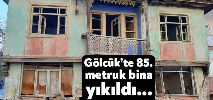 Gölcük Belediyesi, vatandaşların can güvenliğini tehdit eden ve kent estetiğini