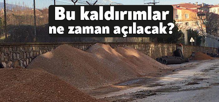 Gölcük Değirmendere Amiral Kayacan Caddesi’nde bulunan yaya kaldırımı yok edildi.