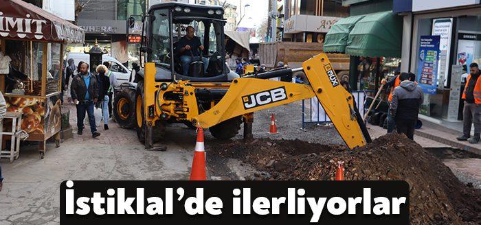 Fethiye Caddesi yenileme projesi kapsamında çalışmalarını sürdüren İzmit Belediyesi Fen