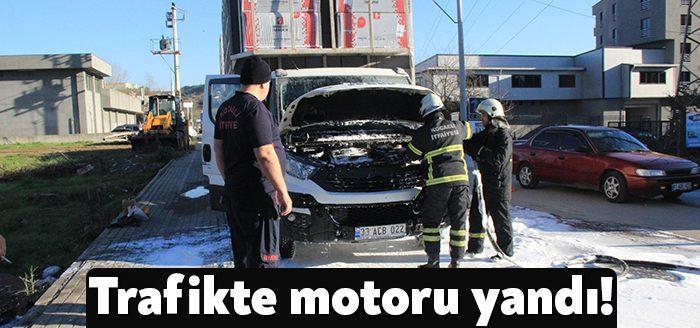 Kocaeli Haber- Kocaeli'nin İzmit ilçesinde seyir halindeki kamyonetin motor kısmında