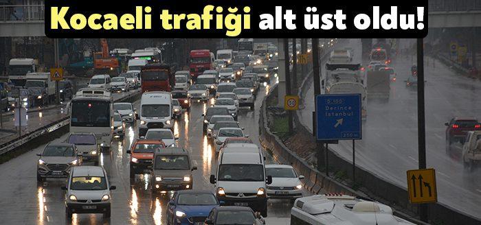 Kocaeli'de dün akşam saatlerinde başlayan sağanak yağış ve tırın köprü