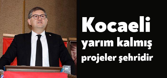 Gölcük İlçe Danışma Kurulu Toplantısı’nda konuşan CHP Kocaeli İl Başkanı
