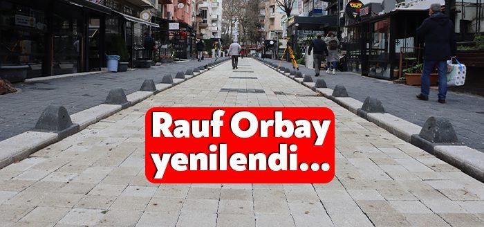 İzmit Belediyesi Fen İşleri Müdürlüğü ekipleri Rauf Orbay Sokak’taki kaldırım