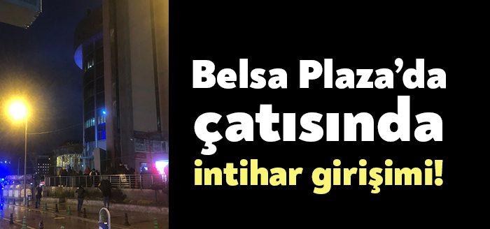 İzmit Belediyesi çatısına çıkan bir şahıs, intihar girişiminde bulunuyor. Vatandaşlar,