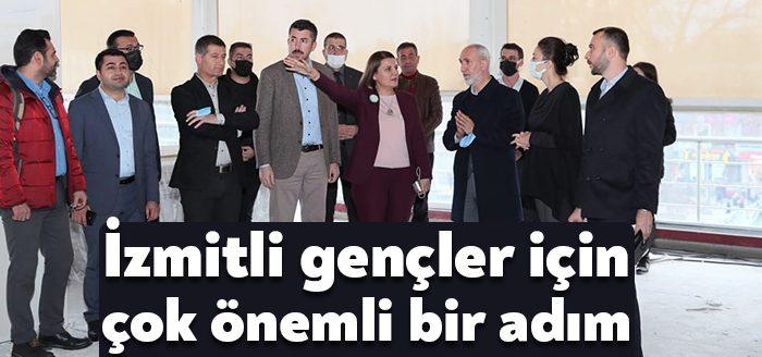 Gençlerin kitap okuyabilecekleri ve ders çalışabilecekleri alanlara büyük önem veren