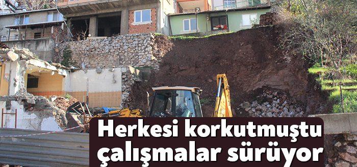 Kocaeli’nin İzmit ilçesinde dün akşam çöken istinat duvarı sebebiyle iki