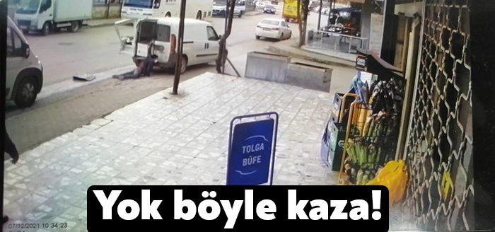 Kocaeli’nin Derince ilçesinde terlikle direksiyon başına geçen sürücüsünün idaresindeki servis