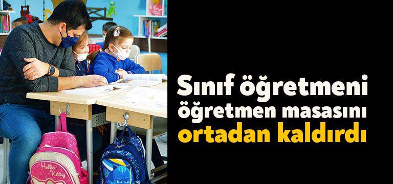 Kocaeli'de sınıf öğretmeni Ahmet Aydın, öğrencileriyle daha iyi iletişim