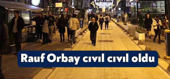 Yenileme çalışmaları tamamlanan İzmit Rauf Orbay Sokak’ın ışıklarını İzmit Belediye