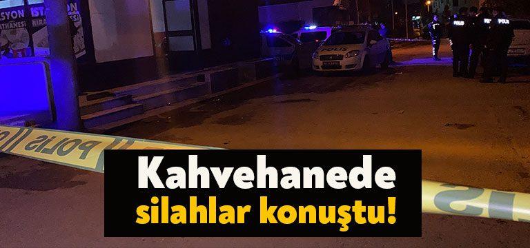 Kocaeli’nin Gebze ilçesinde kahvehanede tartışan 2 şahıs, yanlarında getirdikleri tabancalarla