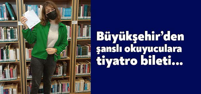 Büyükşehir Halk Kütüphanesi’nin kitap kurdu okuyucuları, gerçekleştirilen çekilişte çift kişilik