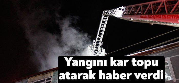 Kocaeli’nin Körfez ilçesinde bulunan bir apartmanın çatısında yangın meydana geldi.