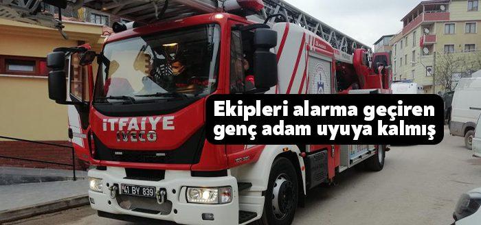 Kocaeli'nin Körfez ilçesinde yalnız yaşayan ağabeyinden haber alamayan genç kadın,