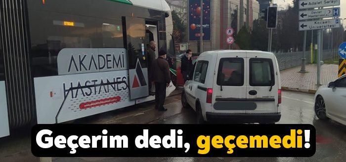 Kocaeli'nin İzmit ilçesinde tramvay yolunda bir kaza meydana geldi. Kırmızı