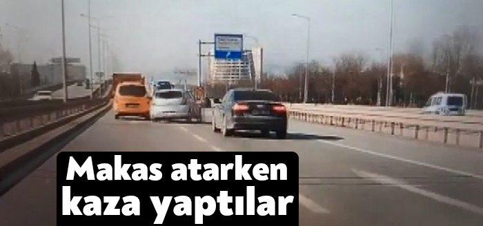 Kocaeli’de makas atarken kontrolü kaybeden sürücü, yol kenarındaki bariyerlere çarptı.